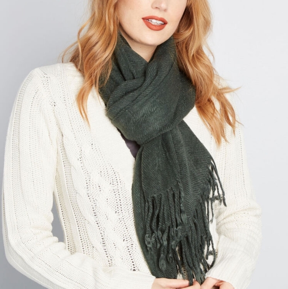 🆕🎁 Modcloth Under Cover Of Warmth Fringe Scarf - Picture 3 of 4
